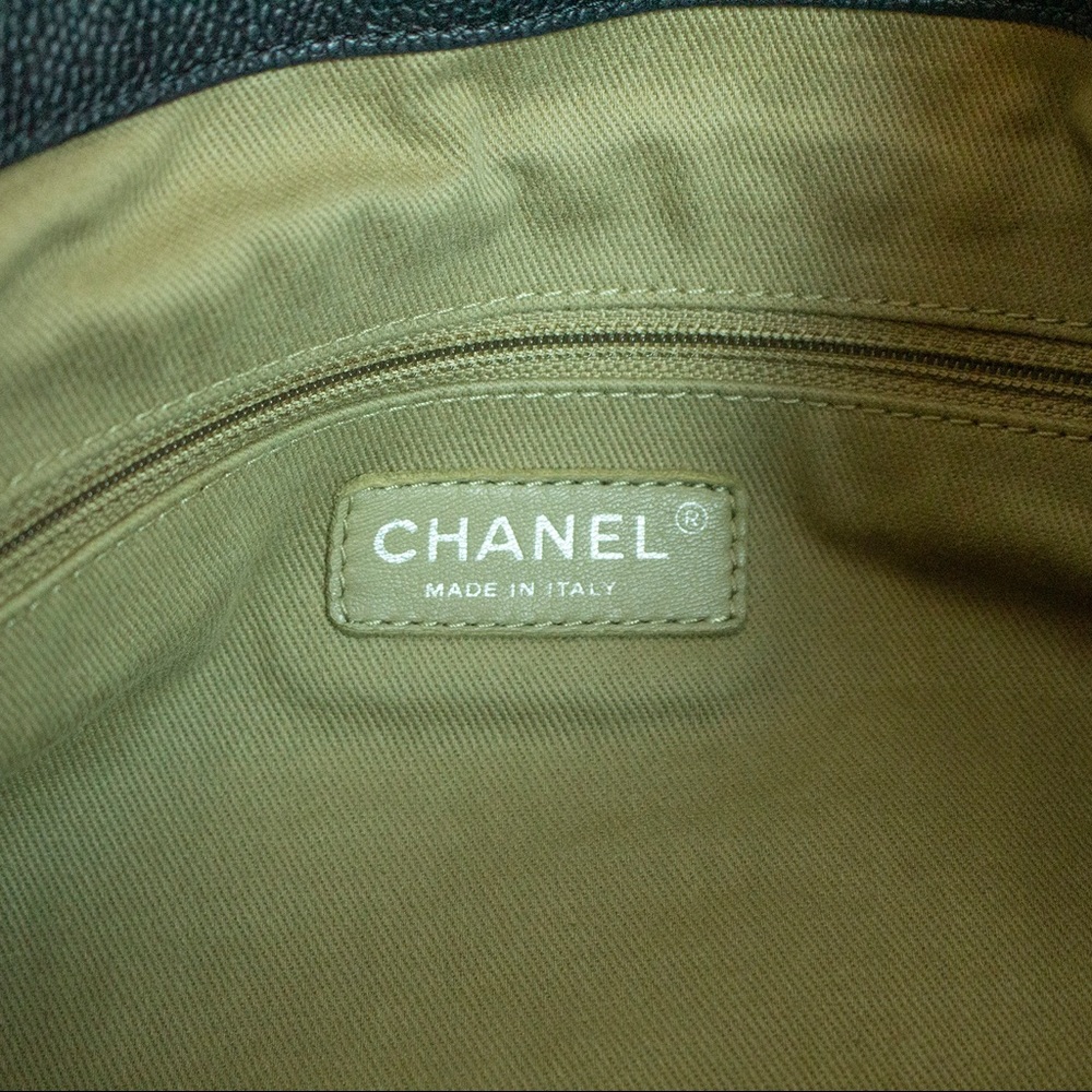 Chanel Black Calf Leather Shoulder Bag - Picture 6 of 7